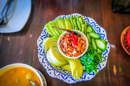 One Chun Cafe & Restaurant