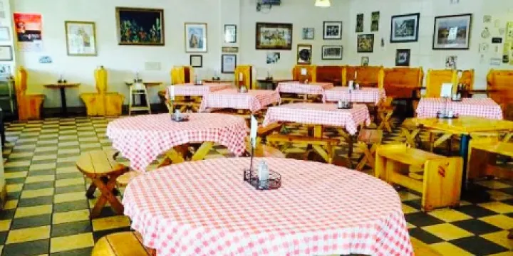 Prissy Polly's Pig Pickin' BBQ