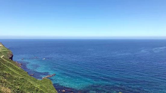 從小樽出發兩個多小時到達神威岬，景色挺好，遊客很少，海水清澈