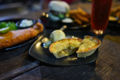 The Irish Embassy Pub, Restaurant and Sports Bar