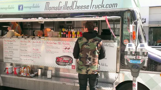 Mom’s Grilled Cheese Truck