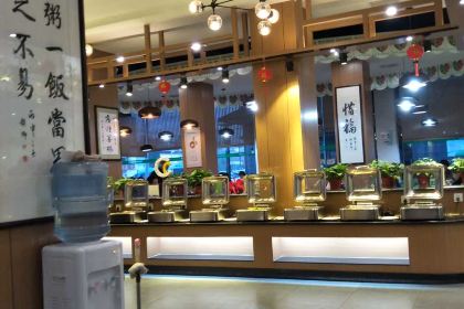 Qingnianhugongyisushiguan