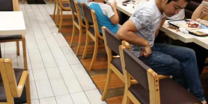 華萊士(中商店)