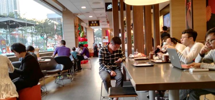 麦当劳(季华东路得来速店)