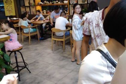 Hualaishizha Chicken Hamburger