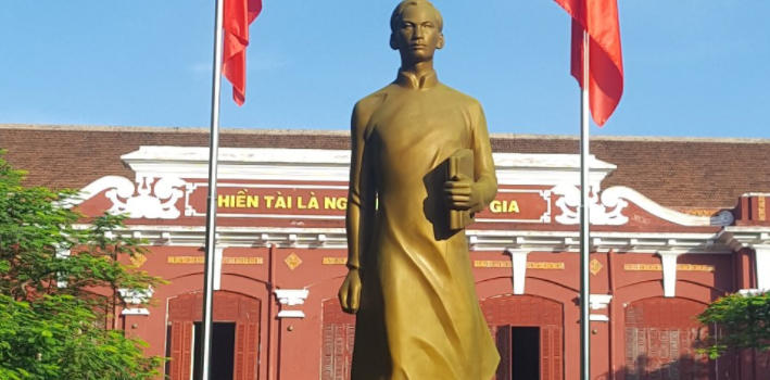 Quoc Hoc High School
