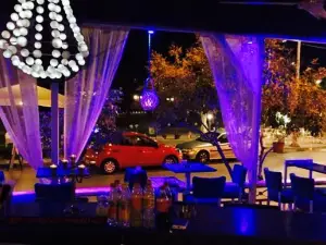 Veranda - All Day Cafe & Lounge Bar