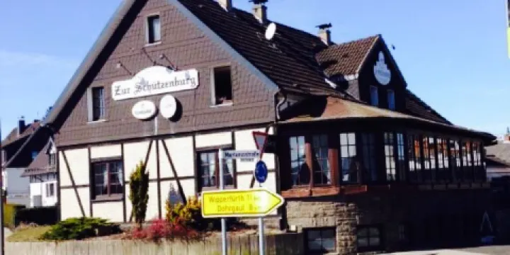 Zur Schutzenburg