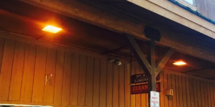 Eleanor's Bar and Grill