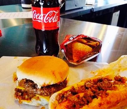 Willie T’s Dawgs & Burgers