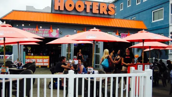 Hooters