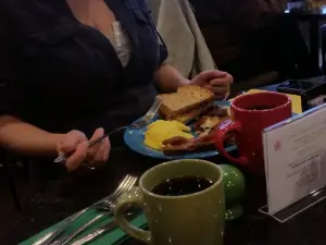 Lisa's Cafe
