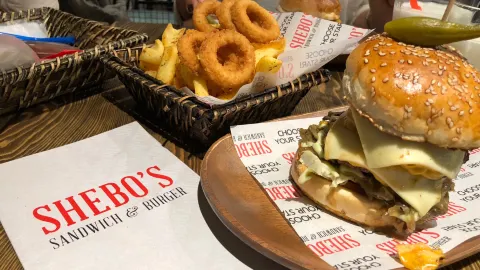 Shebo's Sandwich & Burger | Hamburger Restoranı in อิซมีร์