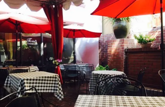 Toni's Courtyard Cafe