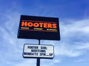 Hooters