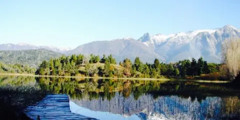 Bellevue Salon de Ta & Queso Pan y Vino