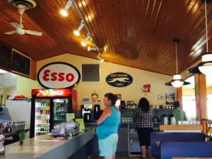 Holly's Diner