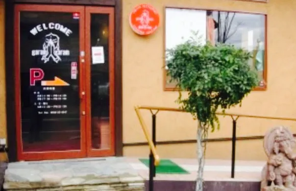 Authentic Indian Curry & Fresh Naan Garam Garam