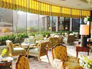 The Lobby Lounge