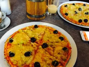 Rotes Schloß Pizzeria