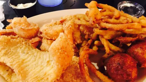 Red Pirate Family Grill & Oyster Bar in Franklin County