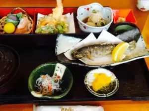 Oshokujidokoro Momijitei