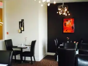 T's Dining & Lounge
