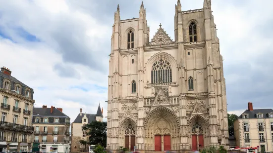 Cathedrale de Saint-Pierre et Saint-Paul