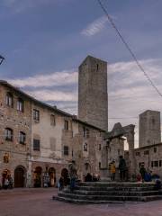 Piazza della Cisterna - San Gimignano