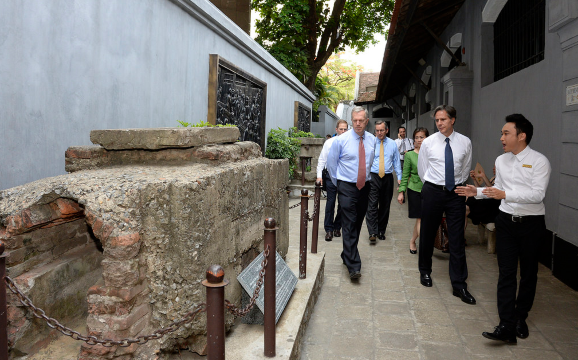 Hoa Lo Prison