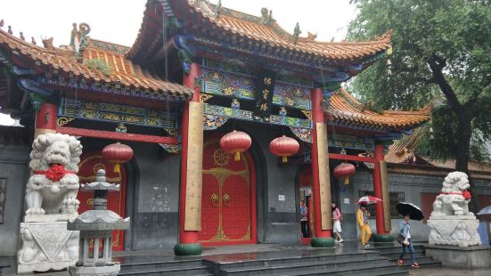 七级浮屠塔在极乐寺东边佛宝塔院内，也叫极乐寺塔，佛宝塔，建于