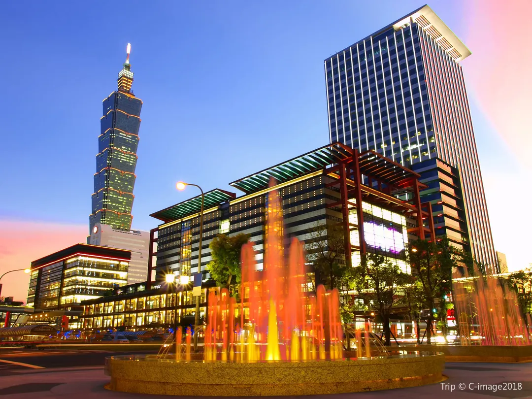 台北室內景點, 新光三越信義新天地