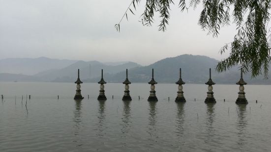 庆幸在雨天去玩，雨，雾和远处层叠有秩的山，瞬间BGM响起:天