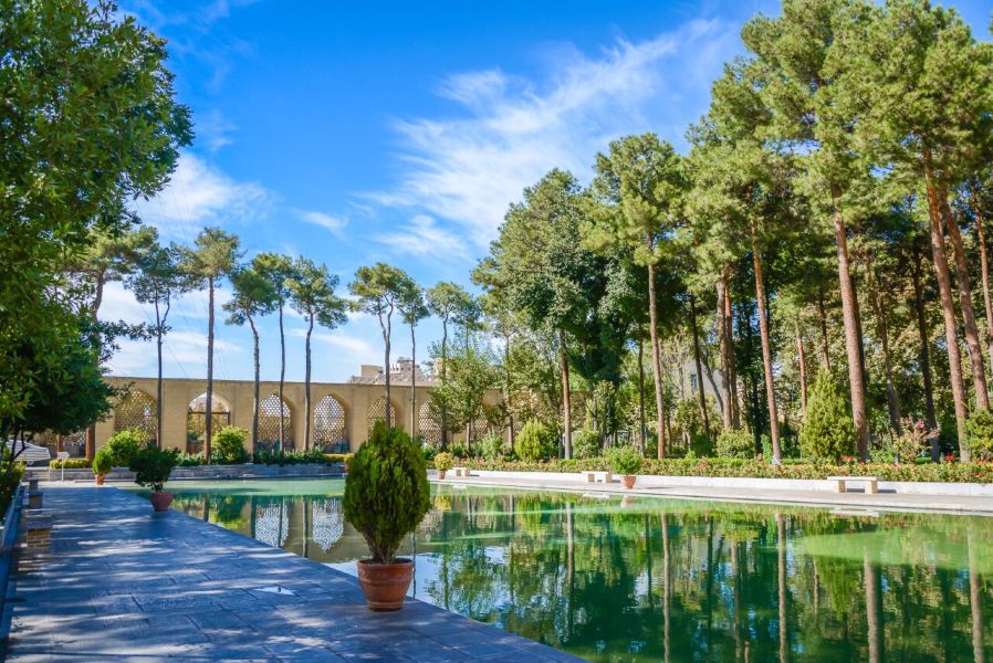 Palm Springs to Isfahan Flights