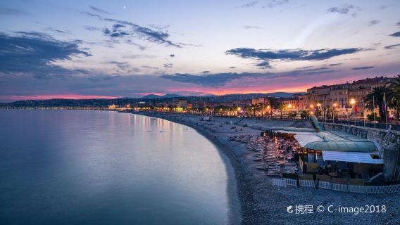 บ้านเดอ งส์ แองเจส + ถนนเดส ซ็องเกรส์ + จัตุรัสมัสเซนา + เวียยเยลนีซ + ตลาดจัตุรัสซาเลยา