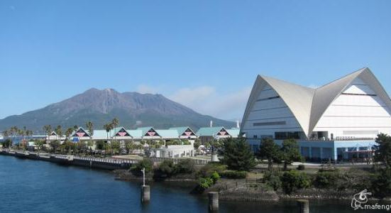 鹿儿岛水族馆是在九州最大规模的水族馆，特徴是它独特的外观。距