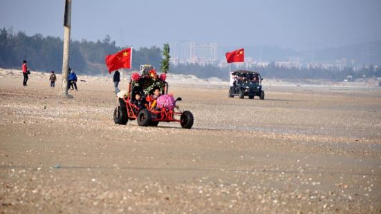 冬天来凤太大，春季来经常下雨，夏天人爆满，特别是周末，有公交