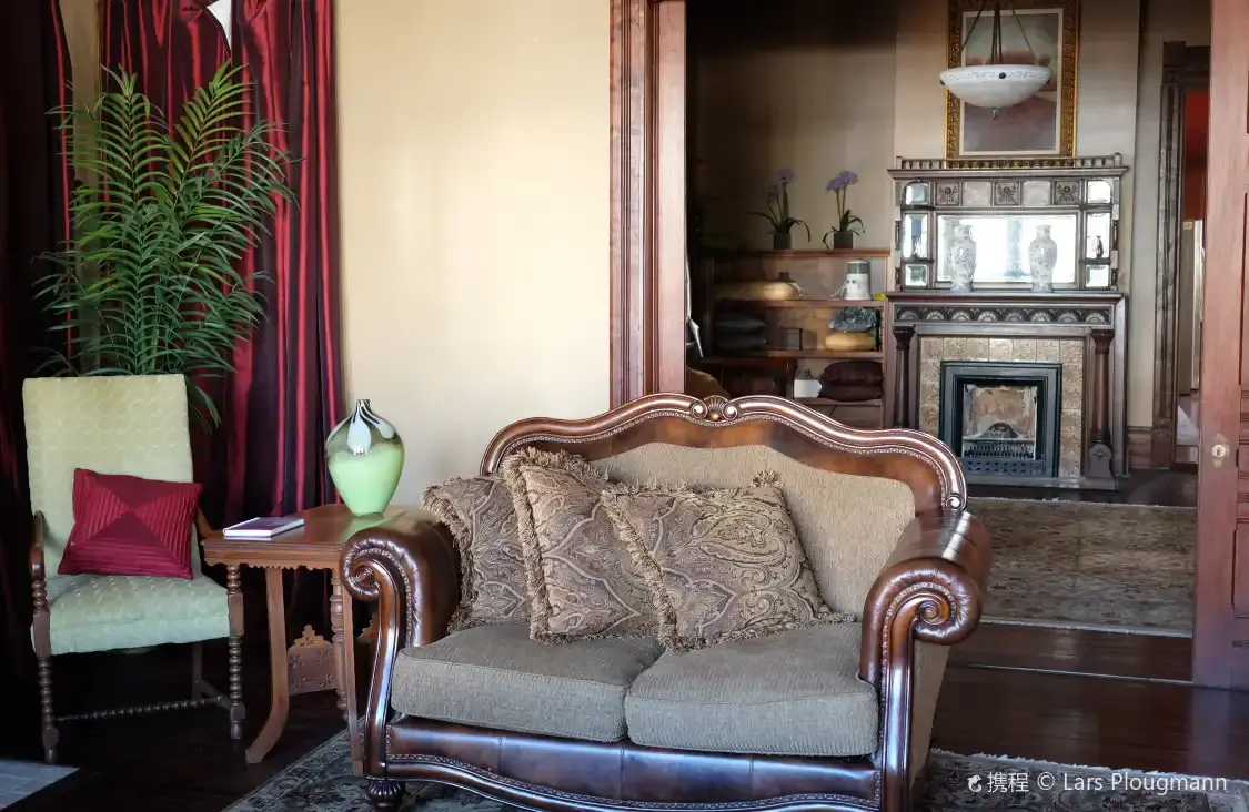 Hotels near Samuel May Williams House