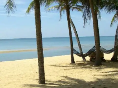 หาดบ้านกรูด