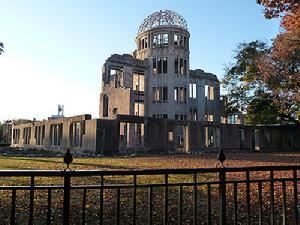 原爆之子像是一个一天原子弹为主题的展示公园，这里的原子弹爆炸