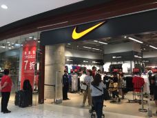 NIKE(交通路店)