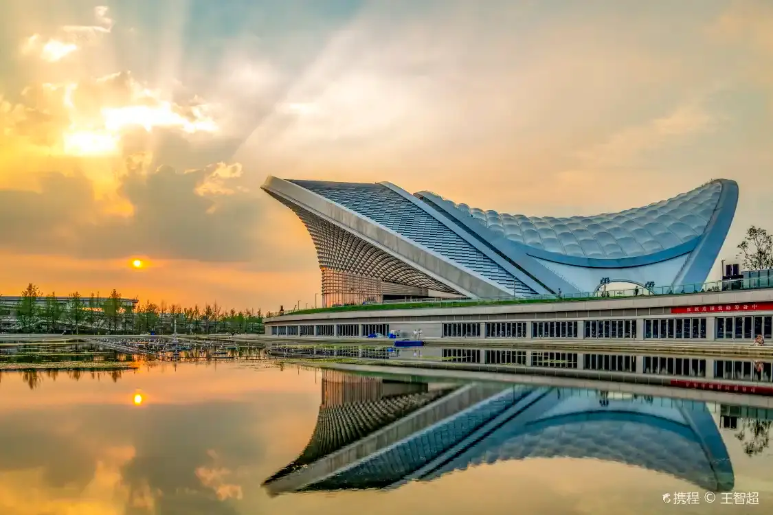 Hotels near Lutianyinyue Park