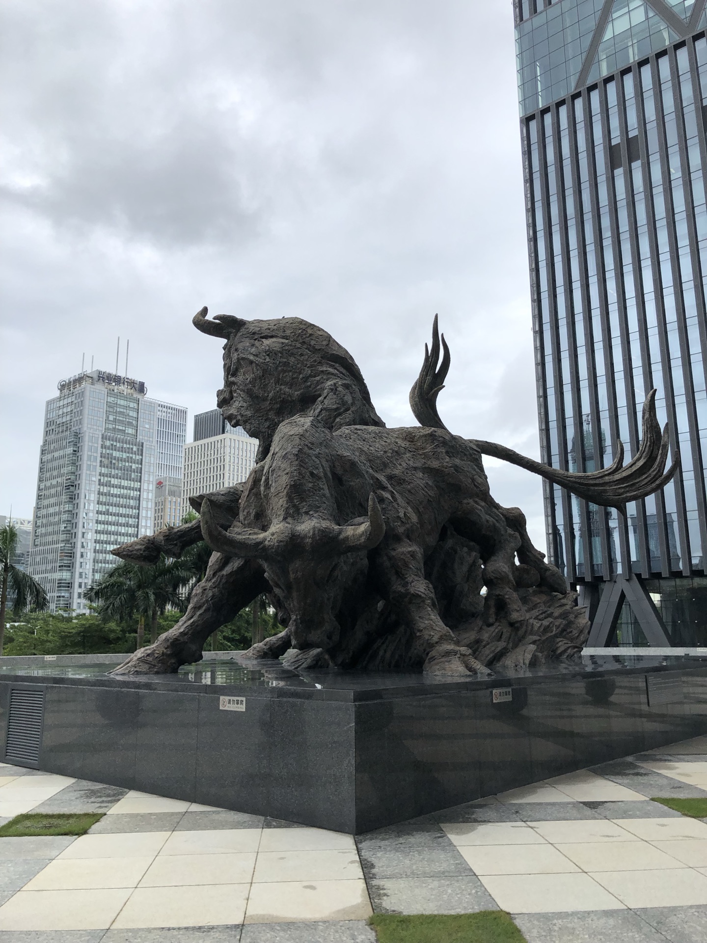 深セン 深セン証券取引所広場 彫刻群 評判 案内 トリップドットコム