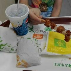 华莱士·全鸡汉堡(虹桥虹港店) User Photo