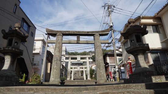 诹访神社是长崎市内规模最大的神社，通常被称作镇西大社。神社是