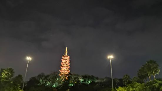 除了五马街之外，温州城的另外一个标志性地标就是净光塔，可以说