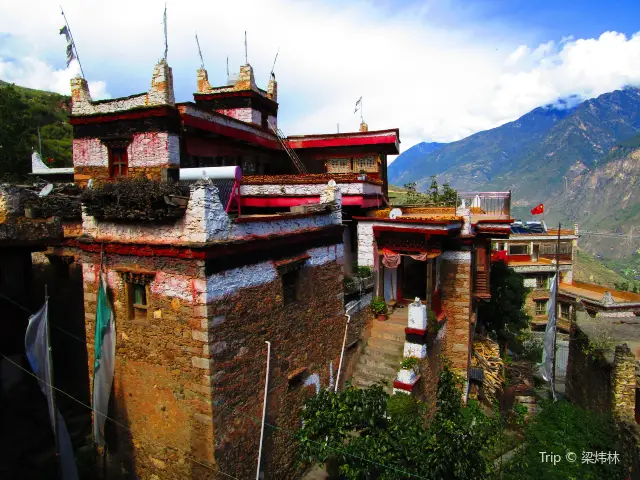 Tibetan Village Viewing in Danba