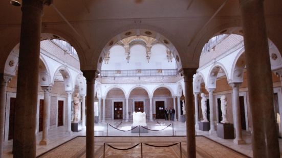 巴爾杜國家博物館坐落在突尼斯首都突尼斯城西北郊巴爾杜廣場上，
