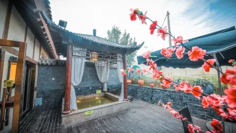 Zhonghuajunsheng Hot Spring attraction in Weinan