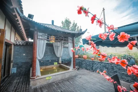 Zhonghuajunsheng Hot Spring